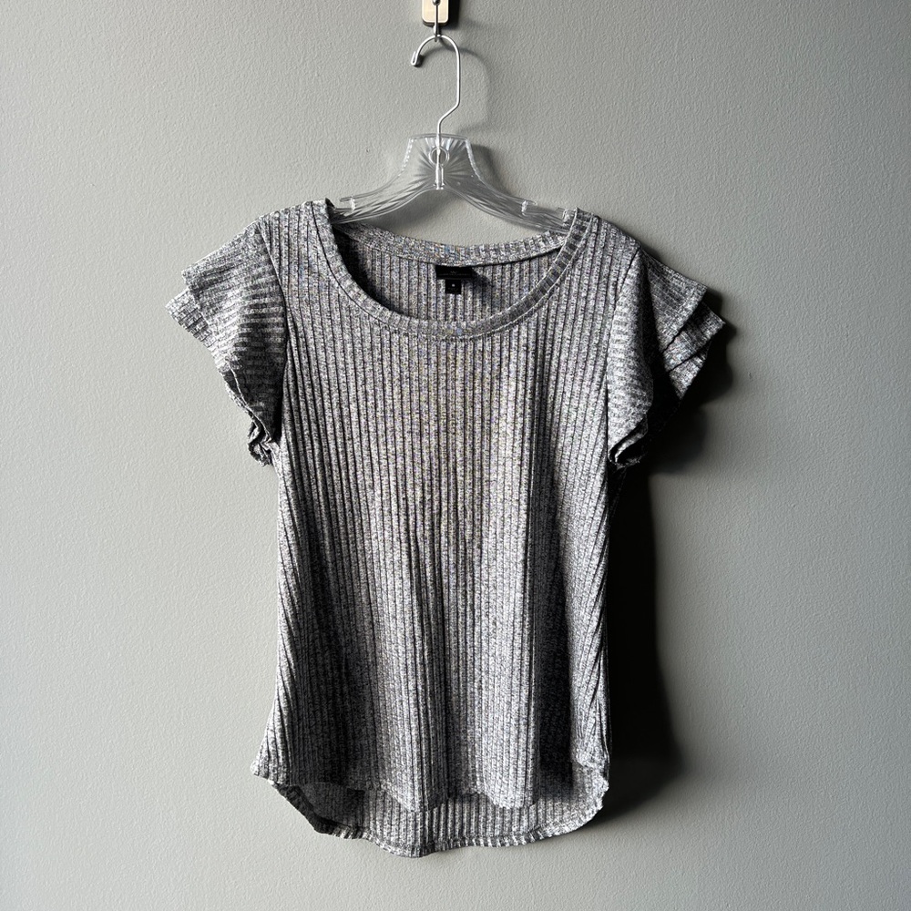 Worthington Gray Ribbed Ruffle Short Sleeve Top